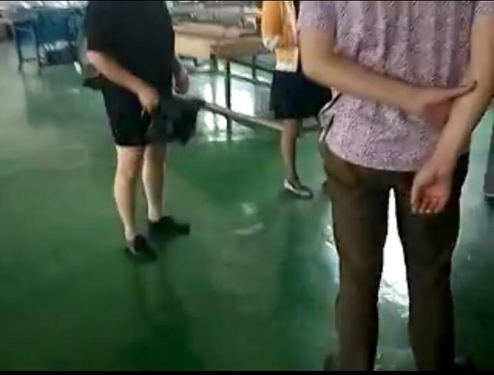 客户查看机器